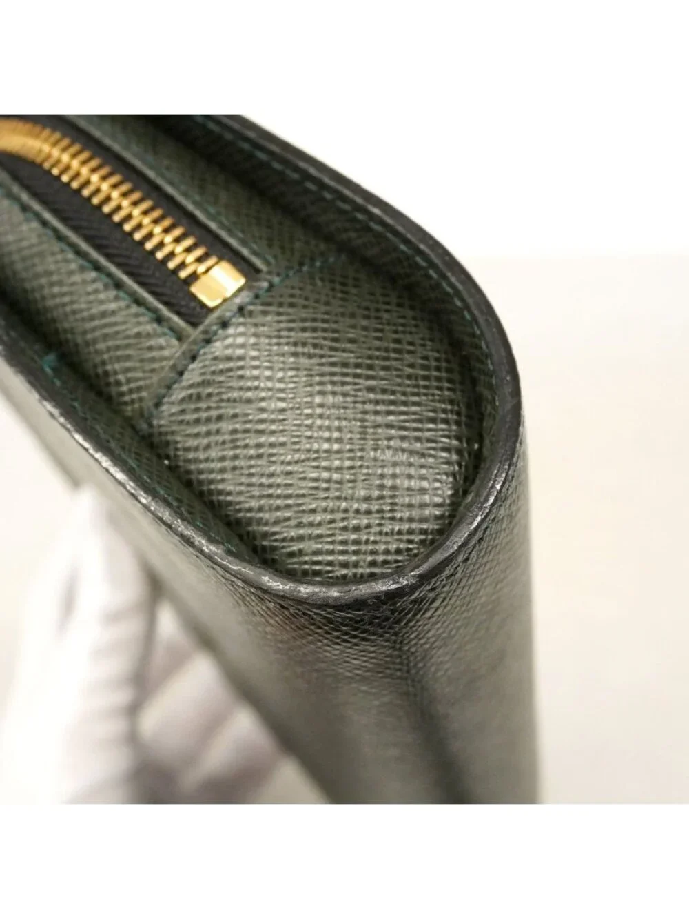 Louis Vuitton Clutch Taiga Baikal Epi